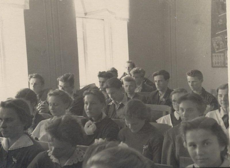 Весна 1960 року. Прощай школа.jpg