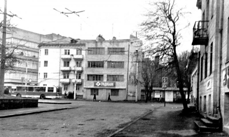 Паркова 1993 рік.jpg