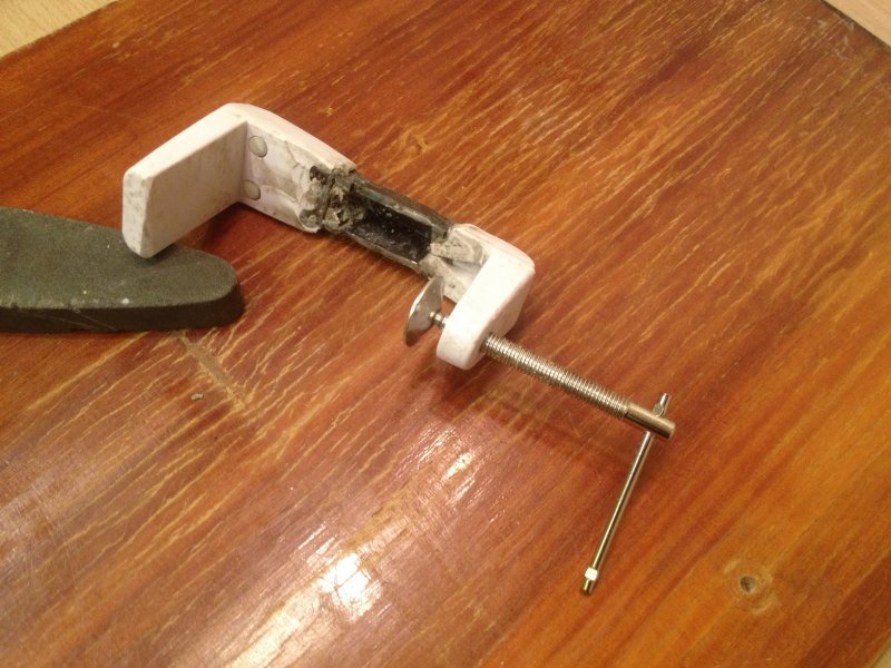 тримач для лед-лампи.jpg