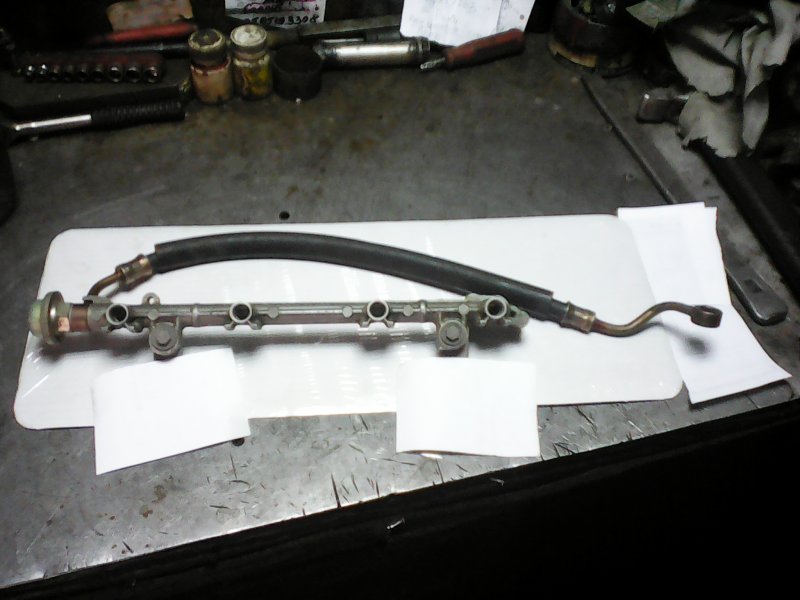 топливная рейка с гаража.jpg