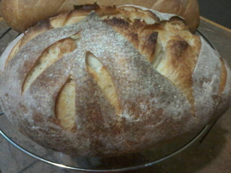 Біла булка з гарними надрізами.jpg