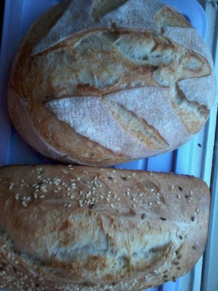 Біла булка з кунжутом і льоном.jpg