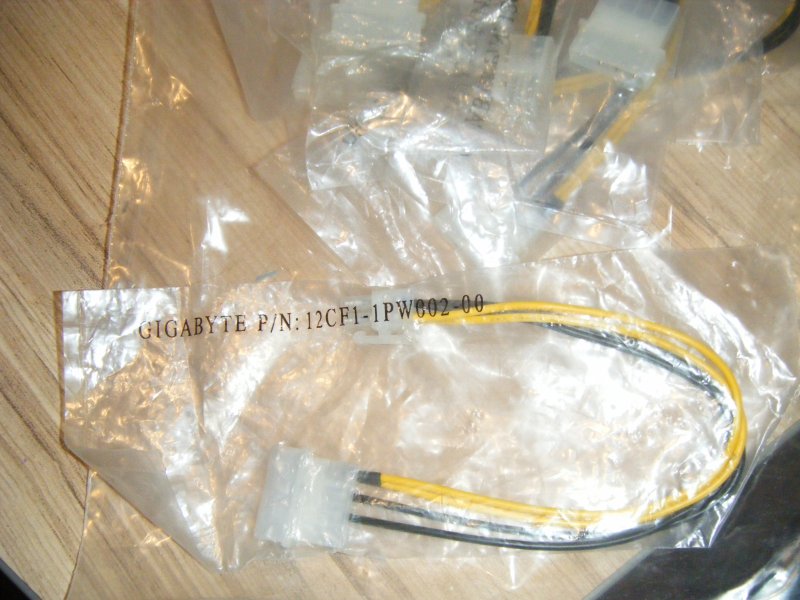 molex-4pin.thumb.JPG.66d637cc2b0dd1f7e17fb7d0c78a95e7.JPG