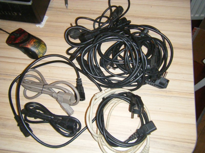 powercable.thumb.JPG.df46ba728b279cb08718e040356f2402.JPG