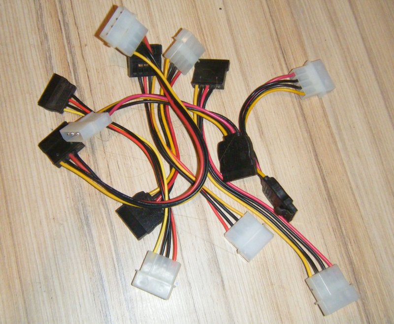 sata-power.thumb.JPG.1b40e7f2a43eb8bef8ed112c973e5afc.JPG