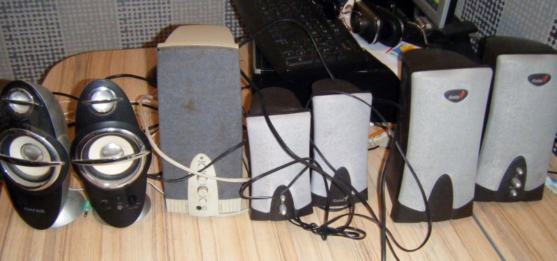 speakers.thumb.JPG.086088364f4590c68c9560c2d2d9371e.JPG