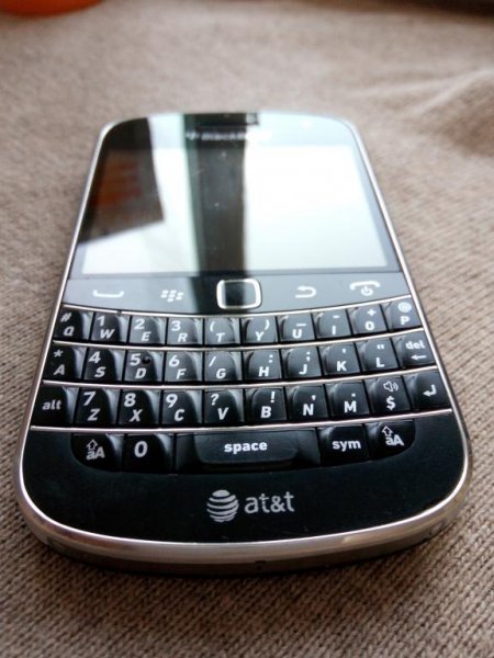 blackberry_bold_9900_gsm_3g_wifi_8gb_nfc_est_russkij_vvod (1).jpg