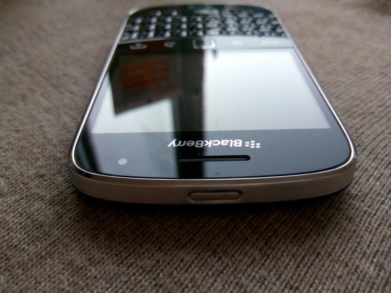 blackberry_bold_9900_gsm_3g_wifi_8gb_nfc_est_russkij_vvod (4).jpg