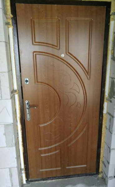 Продам вхідні двері 5000uhy.jpg