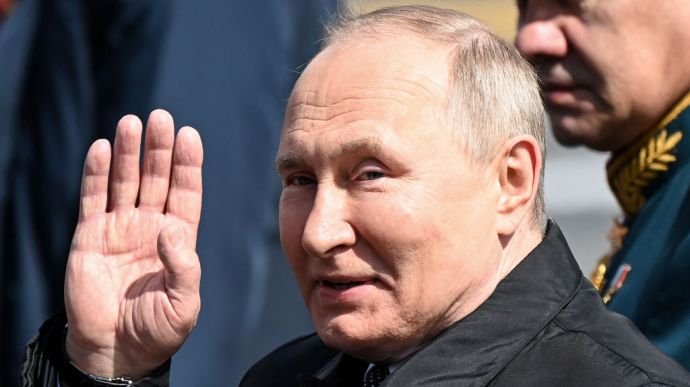 48ce484-4a22842-putin-afp-getty-parad.jpg.7e7bb7e490fa73936a7d8e60a3cef257.jpg