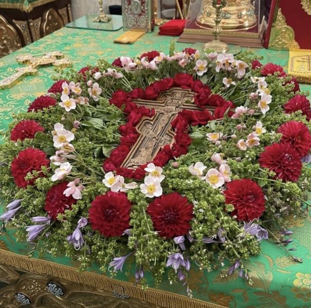 Винесення чесних древ Животворчого Хреста Господнього 2024.jpg